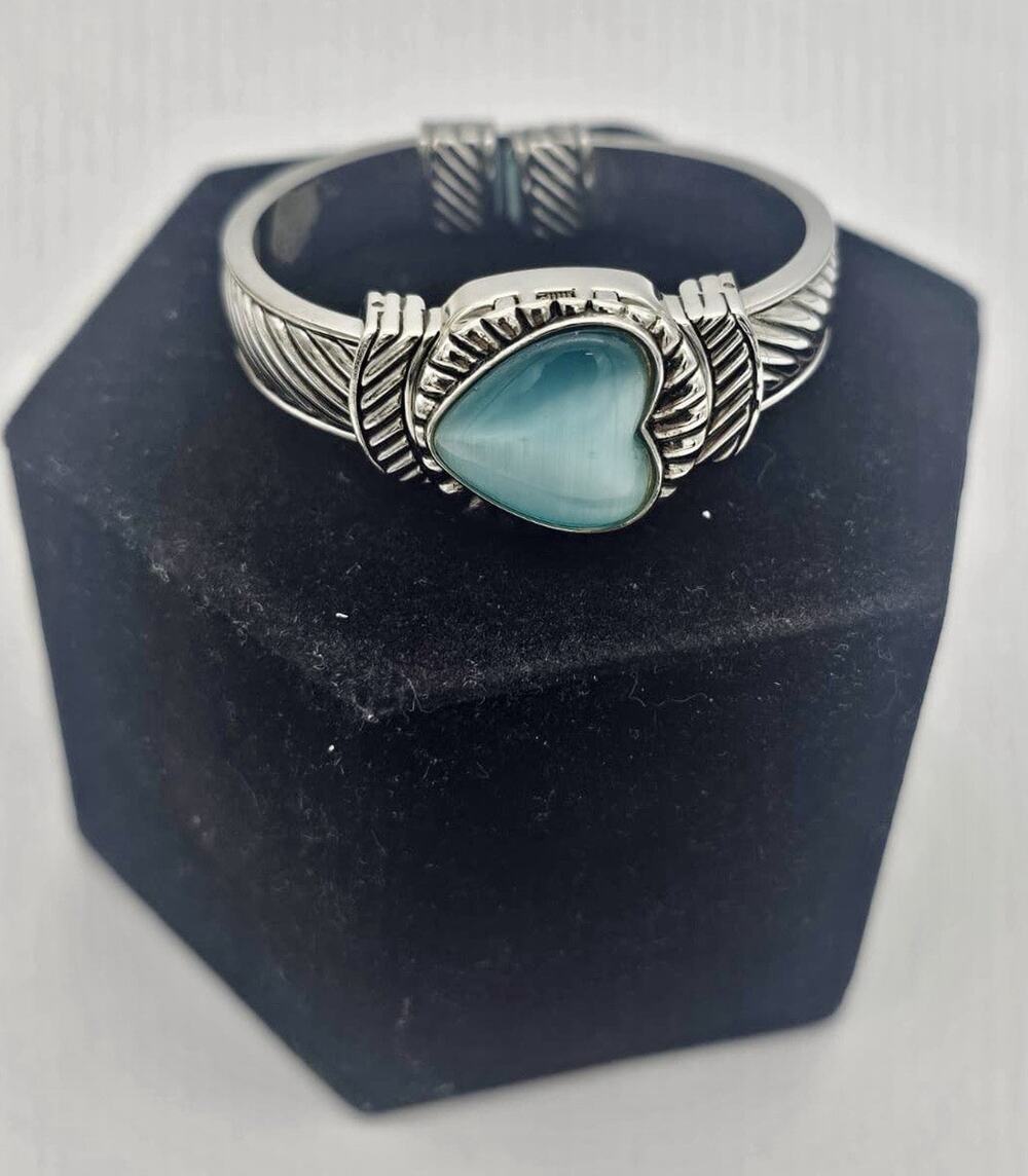 Japan Movement Quartz Watch Silver Tone Bracelet With Blue Accent